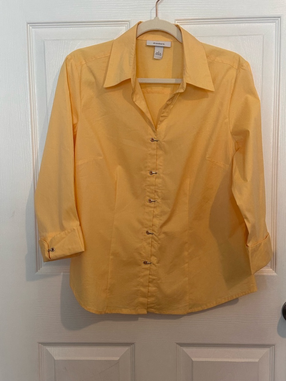 Woman’s Dress Barn Hook & Eye closure 3/4 Sleeve Butter Yellow Dress Shirt Sz: L